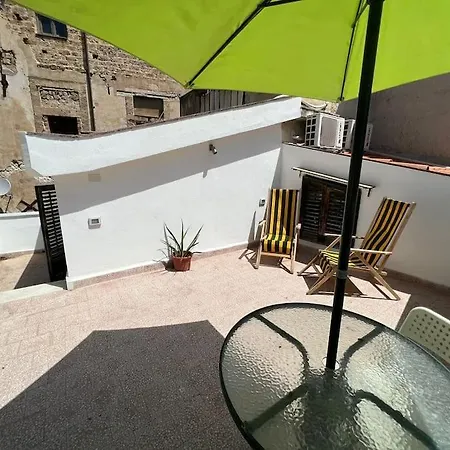 Terrazza Sul Mercato. Your House In Ballaro Apartmán
