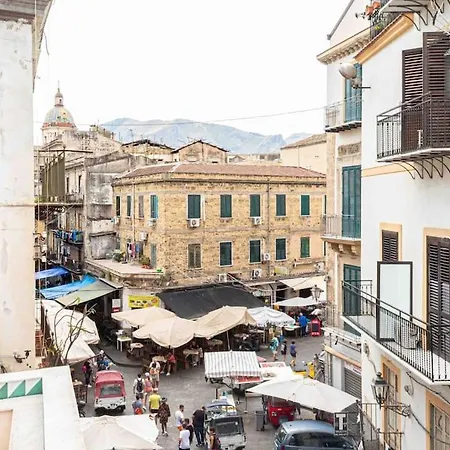 Terrazza Sul Mercato. Your House In Ballaro Apartment *