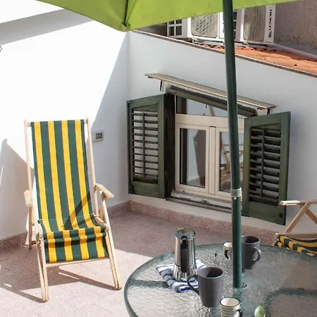 Terrazza Sul Mercato. Your House In Ballaro 아파트
